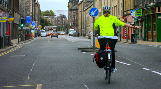How to Improve Visibility While Cycling